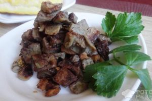 Рецепт: Баклажаны с выжарками — Очень сытно и вкусно.
