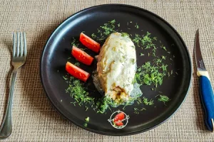 Фаршированные кальмары в сливочном соусе