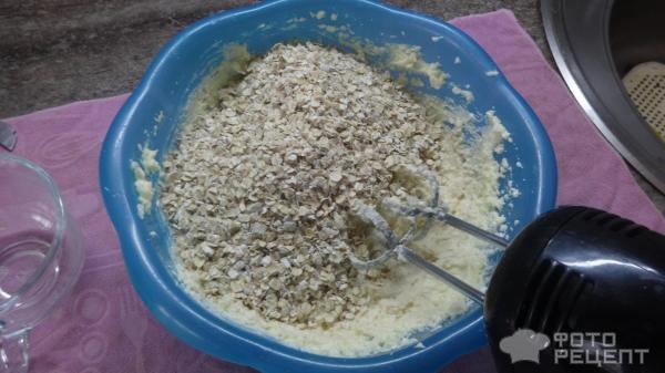 Рецепт: Овсяное печенье с орехами, изюмом и шоколадом - Очень вкусно и сытно. Рецепт: Овсяное печенье с орехами, изюмом и шоколадом - Очень вкусно и сытно.