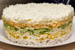 Забытый шедевр советской кухни: салат «Снежок», который поразит вас нежностью. Вкуснее не придумать