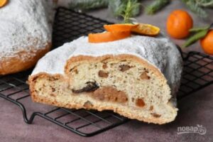 Рождественский дрожжевой штоллен