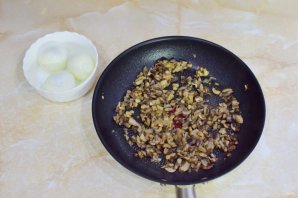 Слоёный салат с копчёной курицей Слоёный салат с копчёной курицей