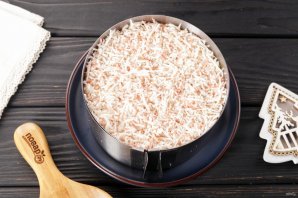 Салат слоеный с креветками Салат слоеный с креветками
