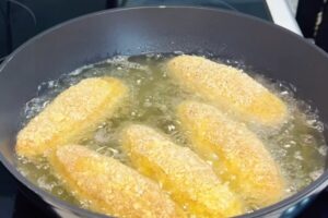 Готовлю на праздник вместо котлет. Куриные пальчики с начинкой — сочные внутри, хрустящие с наружи!